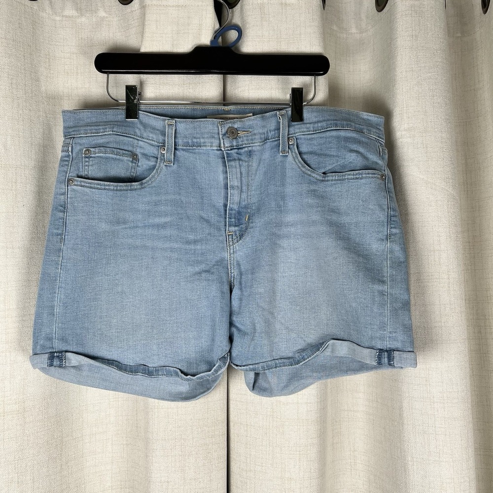 Levi's‎ Women's Blue Denim Mid Length Shorts Size 32 Stretch Cuffed Classic